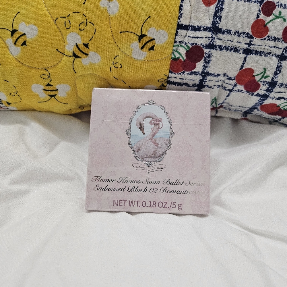 Flower‎ Knows Swan Ballet Embossed Blush (02 Romanticism)